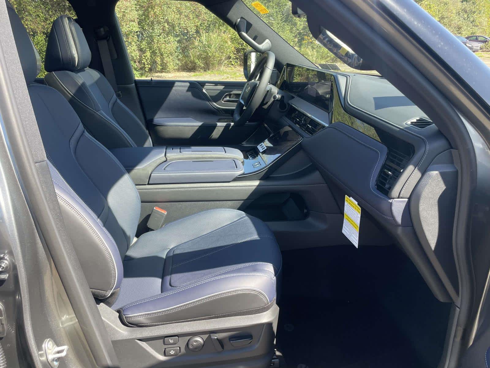 2026 Infiniti QX80 Sensory photo 18