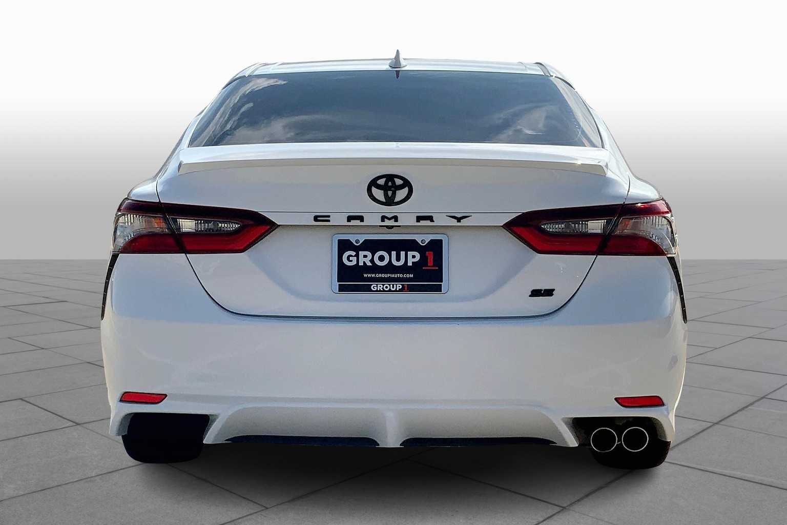 2022 Toyota Camry SE photo 4