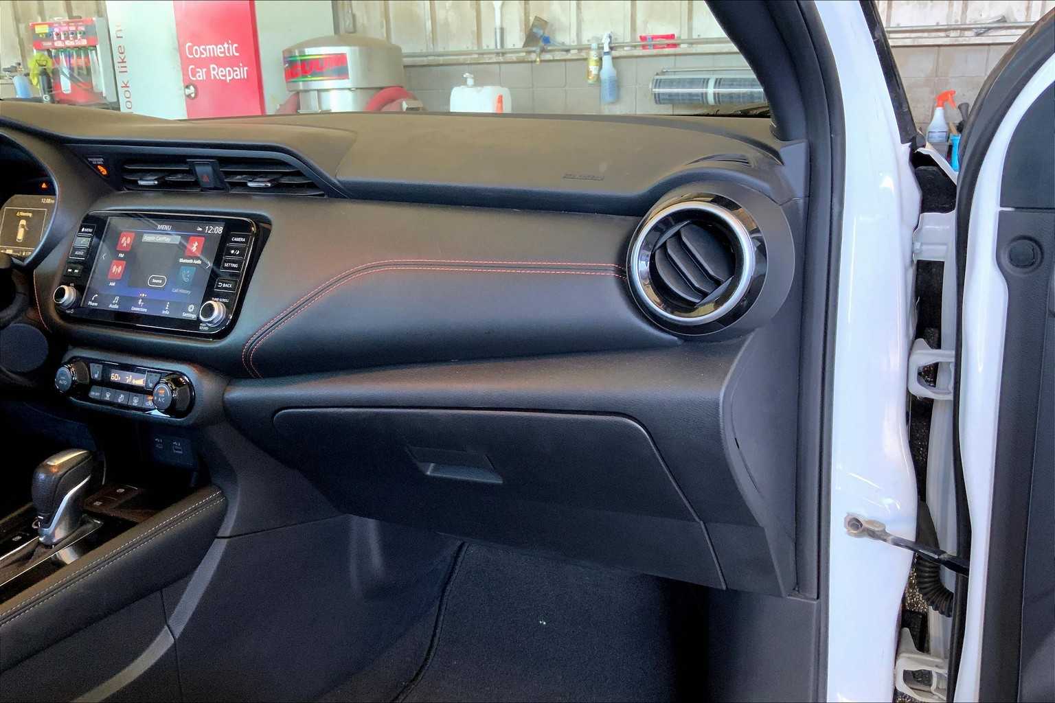 2021 Nissan Kicks SR photo 16