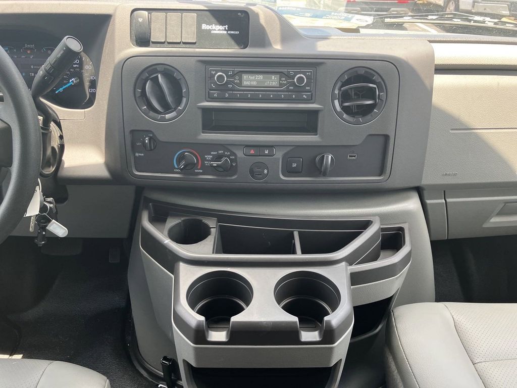 2024 Ford E-450 photo 17