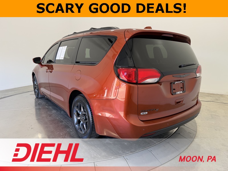 2018 Chrysler Pacifica Touring L photo 5