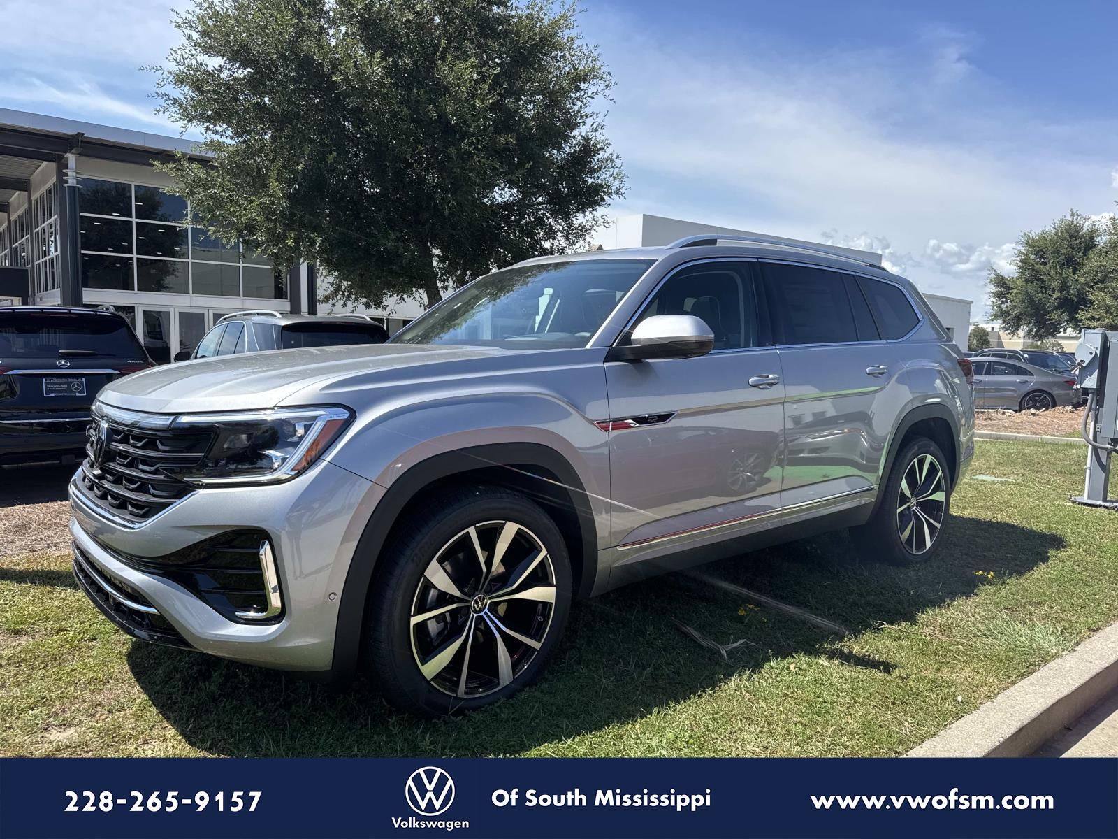 2026 Volkswagen Atlas SEL Premium R-Line's photo