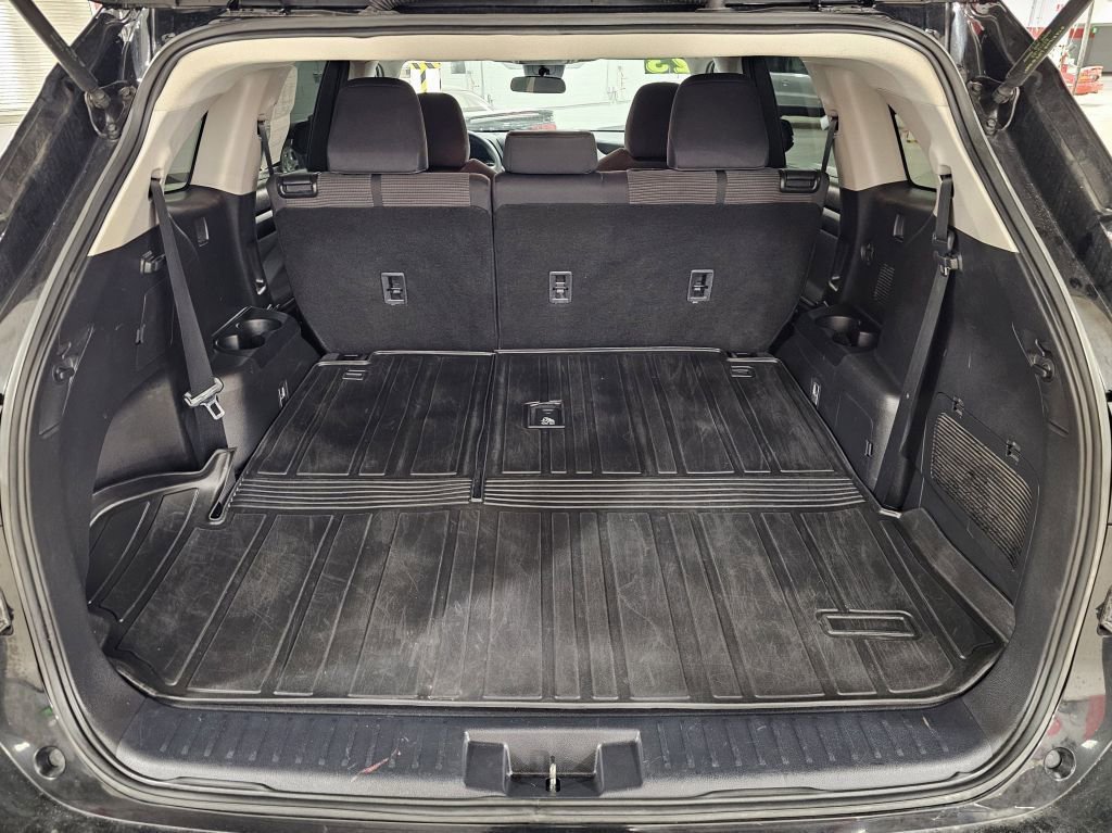 2023 Toyota Highlander L photo 11