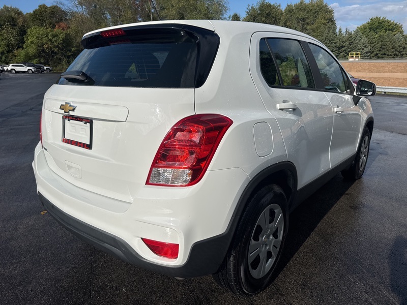 2018 Chevrolet Trax LS photo 3