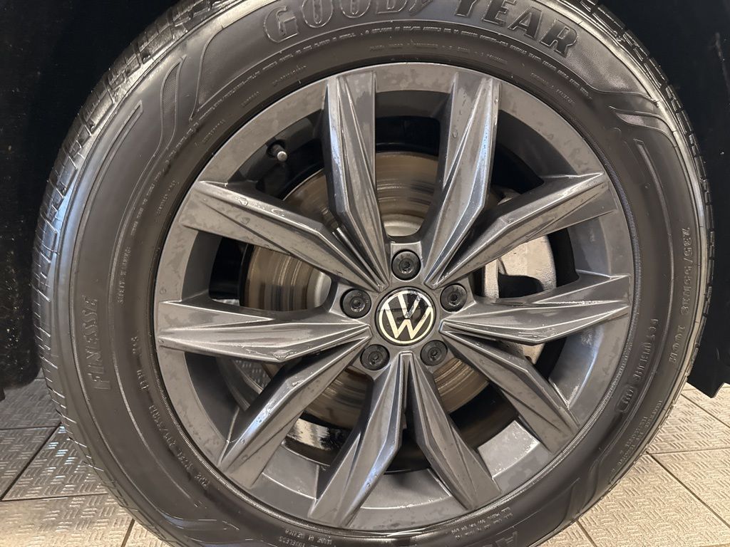 2024 Volkswagen Tiguan SE Wolfsburg Edition photo 3