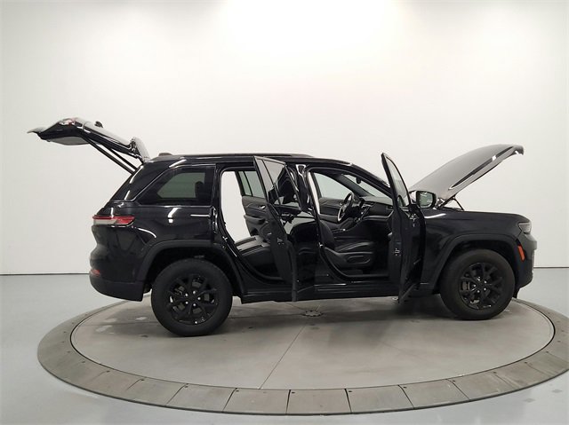 2024 Jeep Grand Cherokee Altitude photo 10