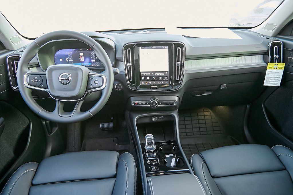 2026 VOLVO XC40 - Image 23