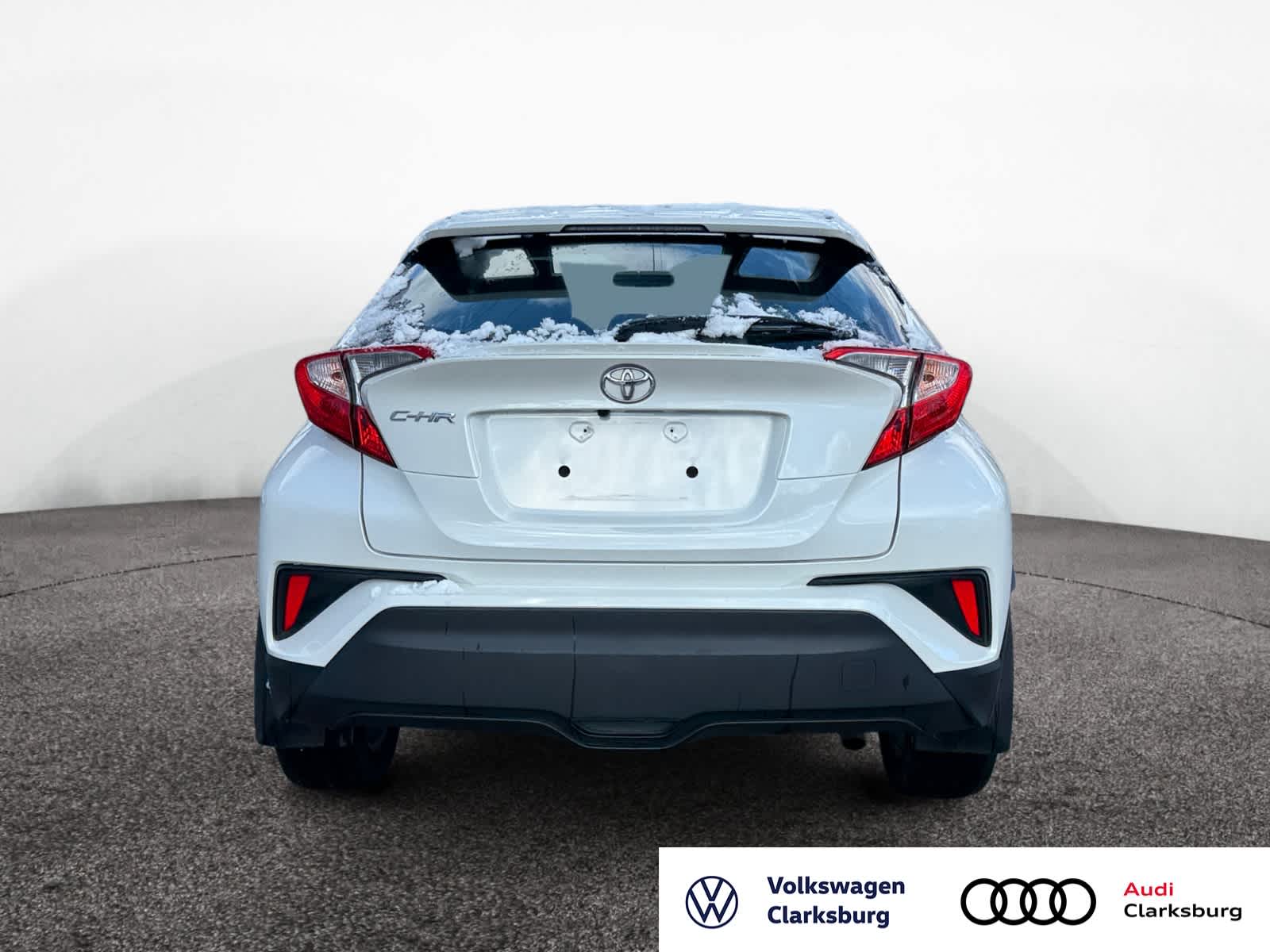 2021 Toyota C-HR LE photo 4