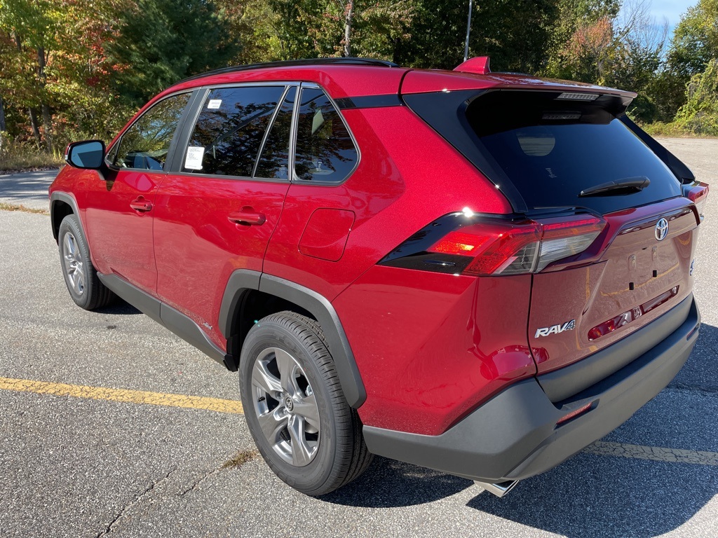 2025 Toyota RAV4 Hybrid XLE photo 3
