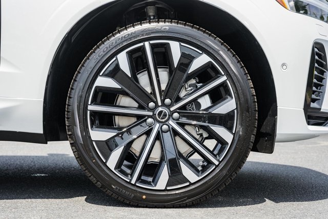2026 Volvo XC60 Hybrid T8 photo 15