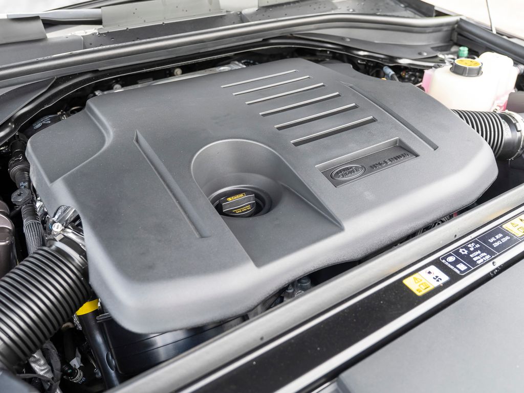 2025 Land Rover Range Rover Sport SE photo 15
