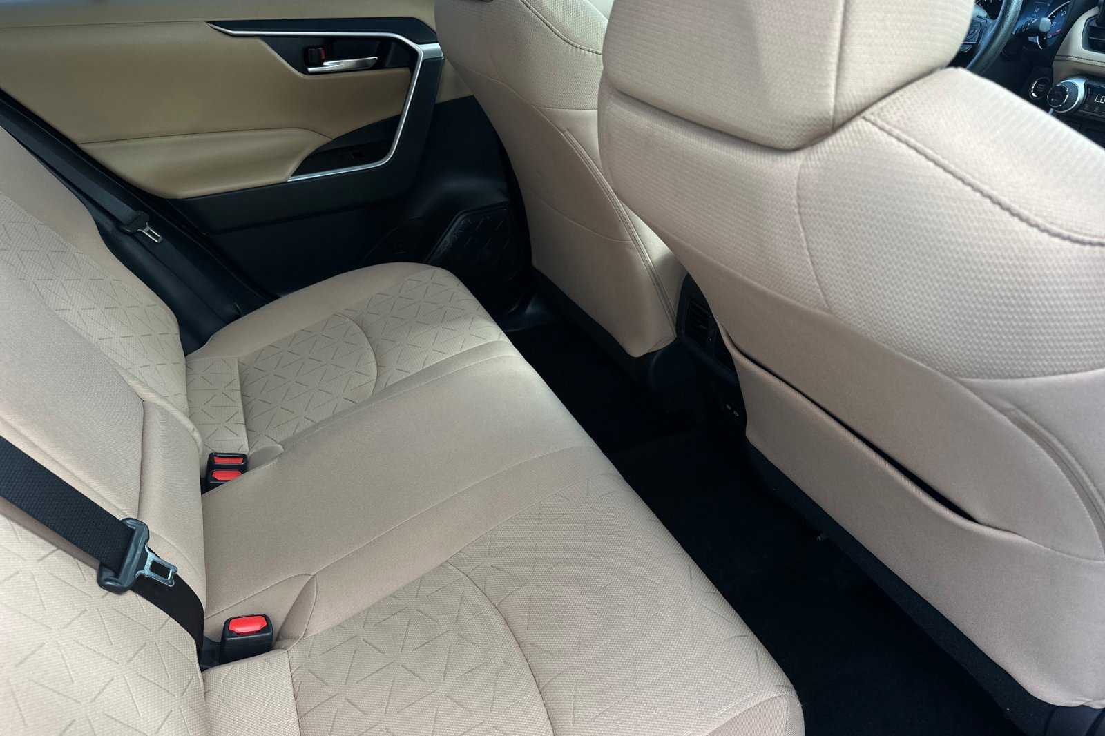 2022 Toyota RAV4 XLE photo 16