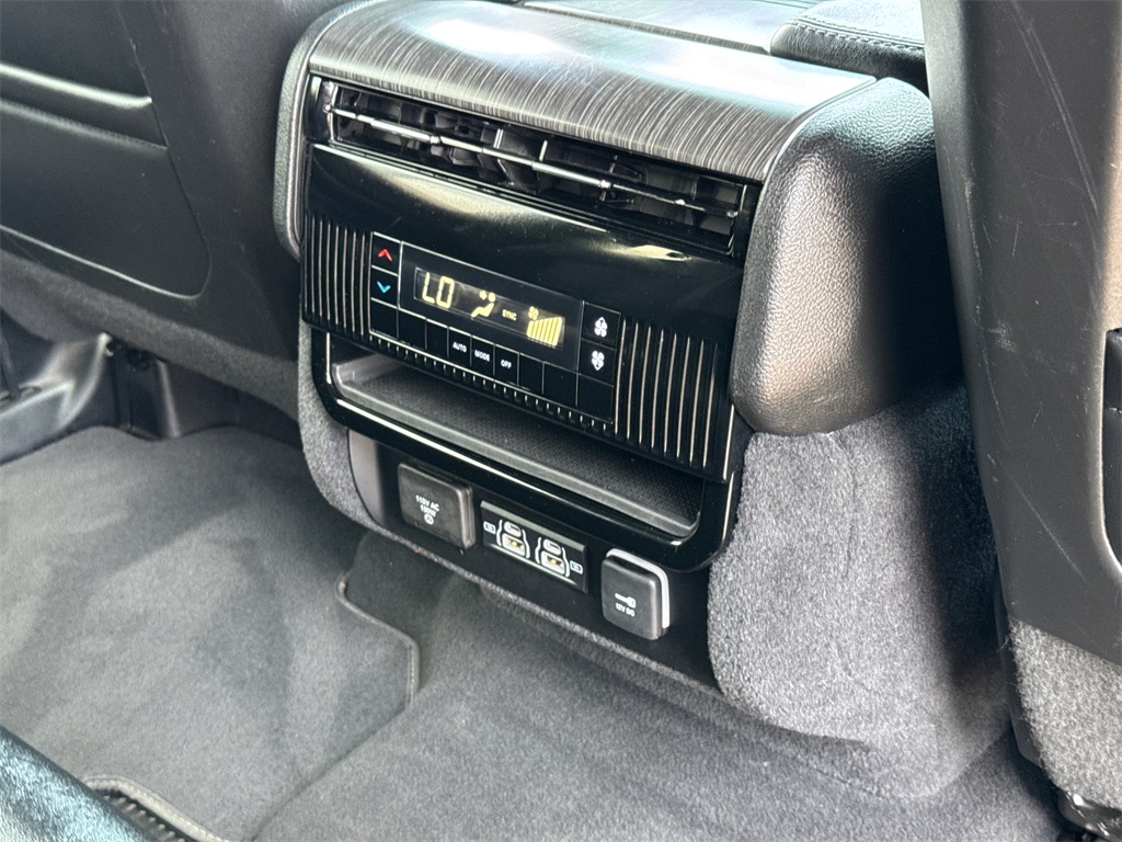 2023 Jeep Wagoneer L Series II photo 19