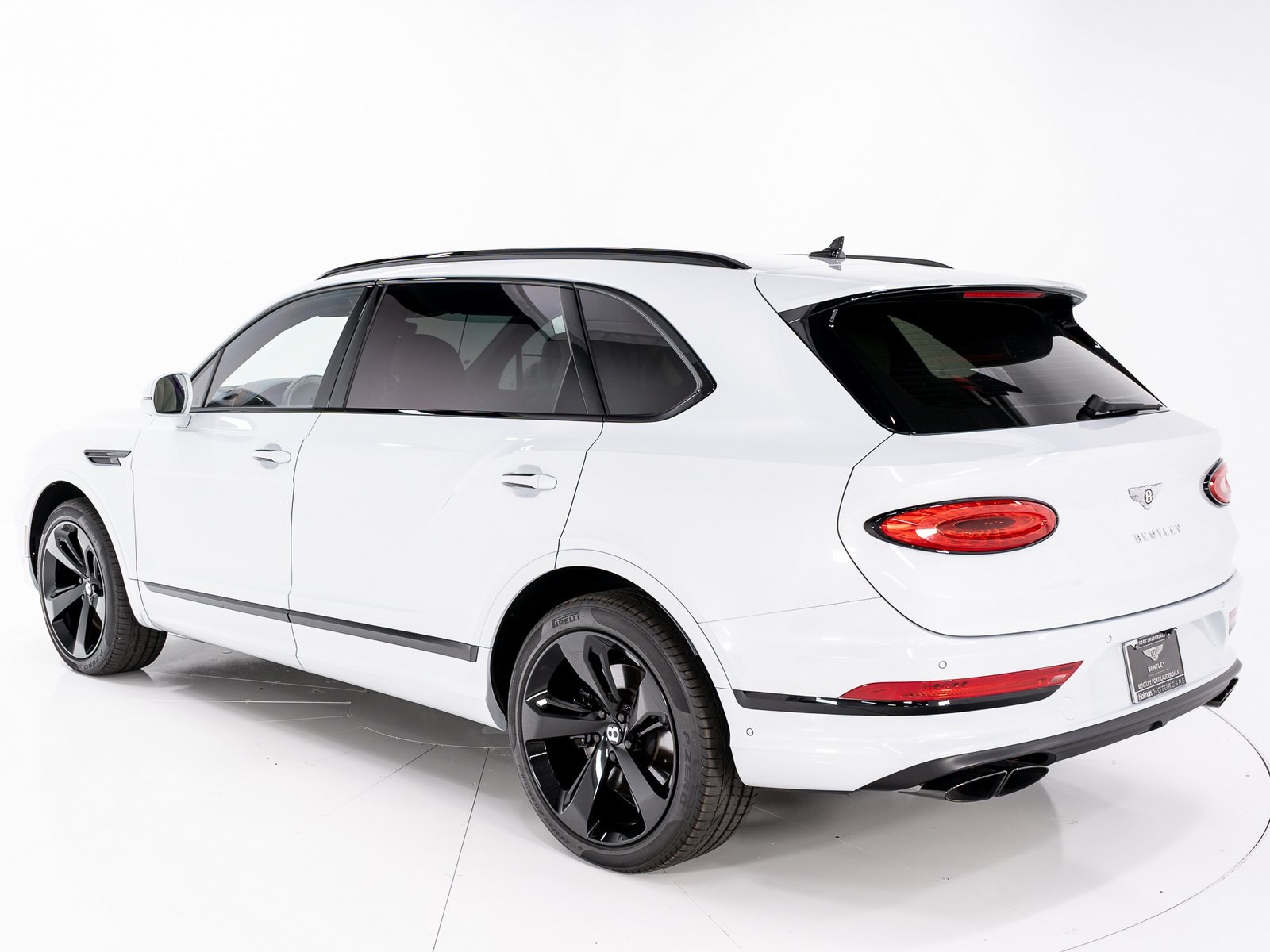 2023 Bentley Bentayga EWB V8 photo 2