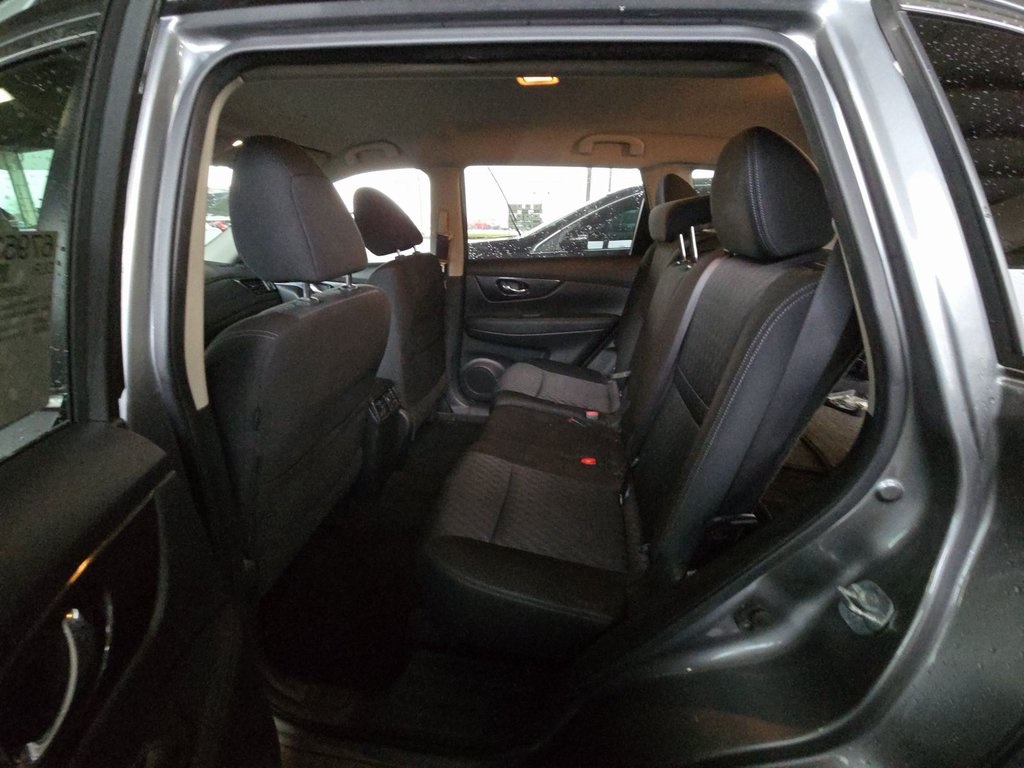 2017 Nissan Rogue SV photo 4