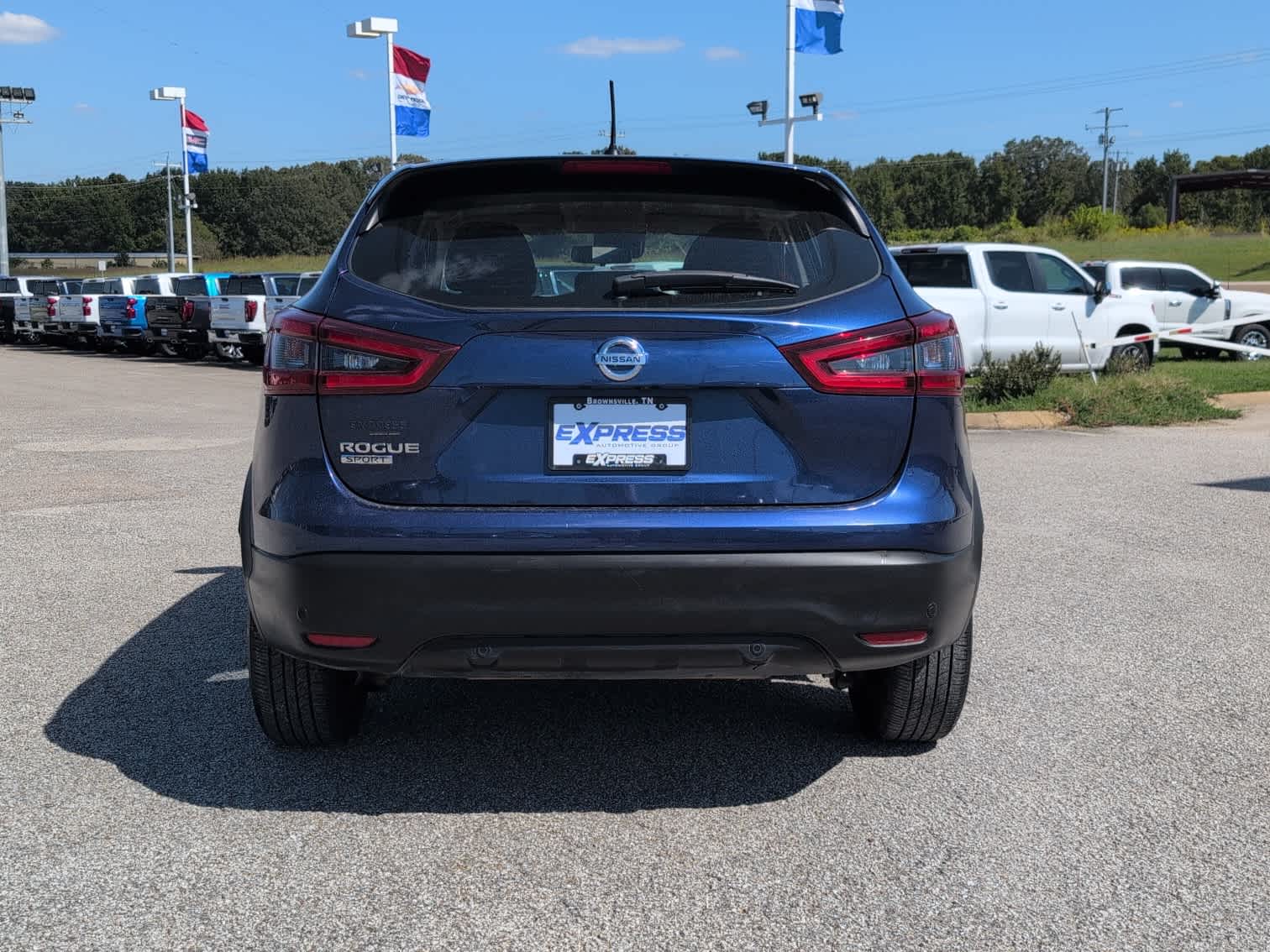 2020 Nissan Rogue Sport S photo 2