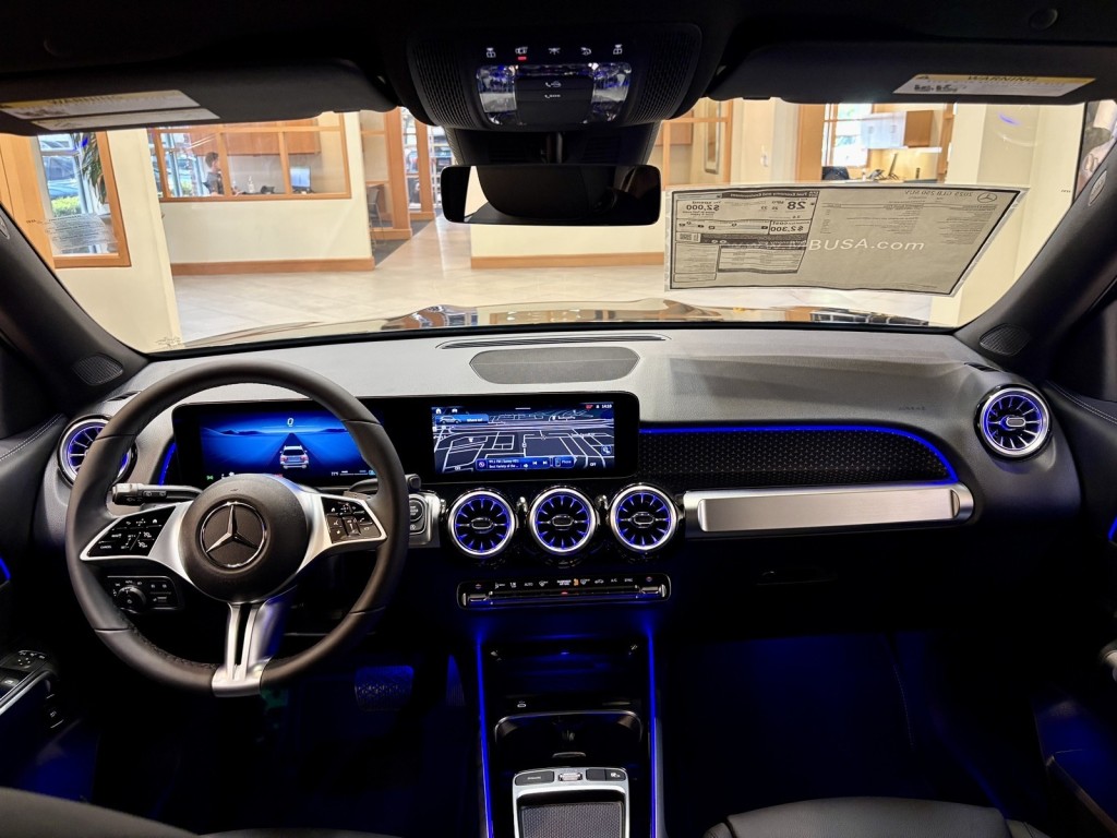 2025 Mercedes Benz GLB 250 photo 9