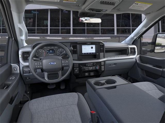 2025 FORD F-250 - Image 31