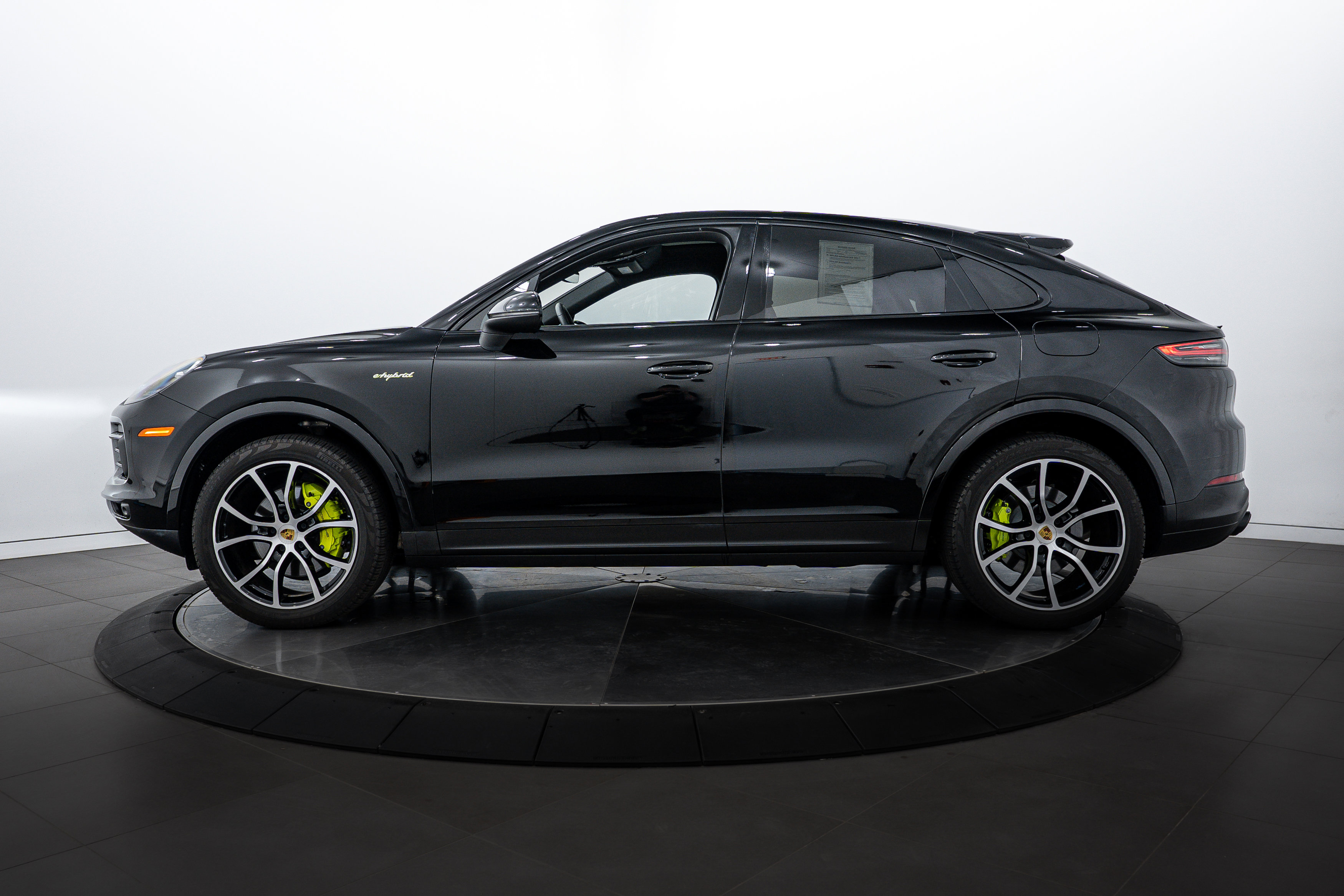 2022 Porsche Cayenne E-Hybrid Coupe photo 2