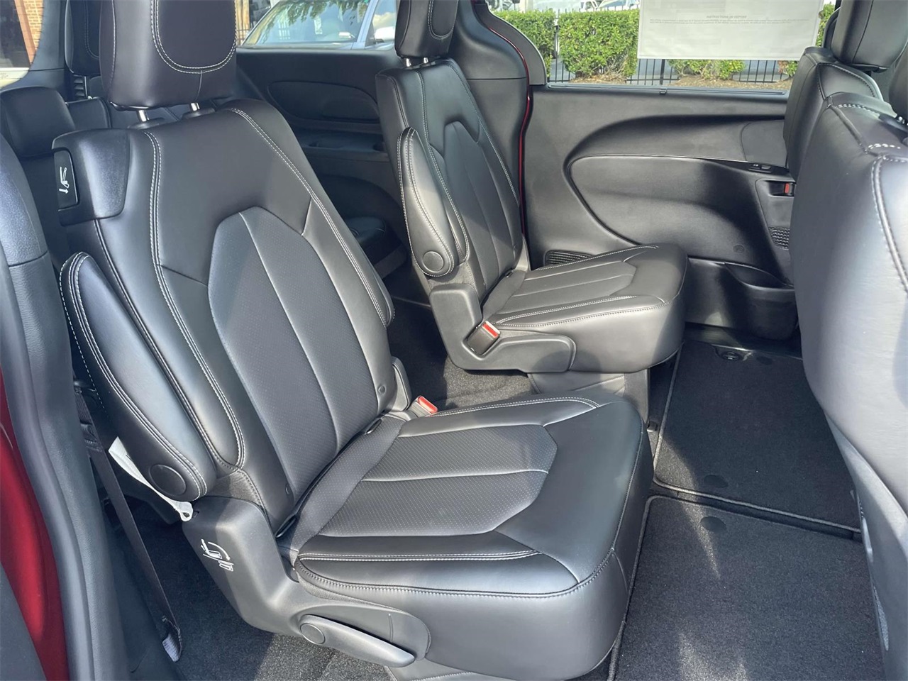 2025 Chrysler Pacifica photo 27