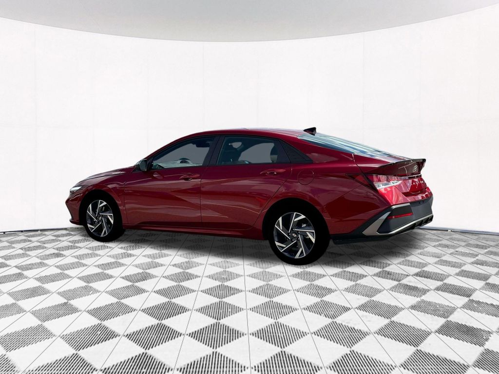 2025 Hyundai Elantra SEL Sport photo 4
