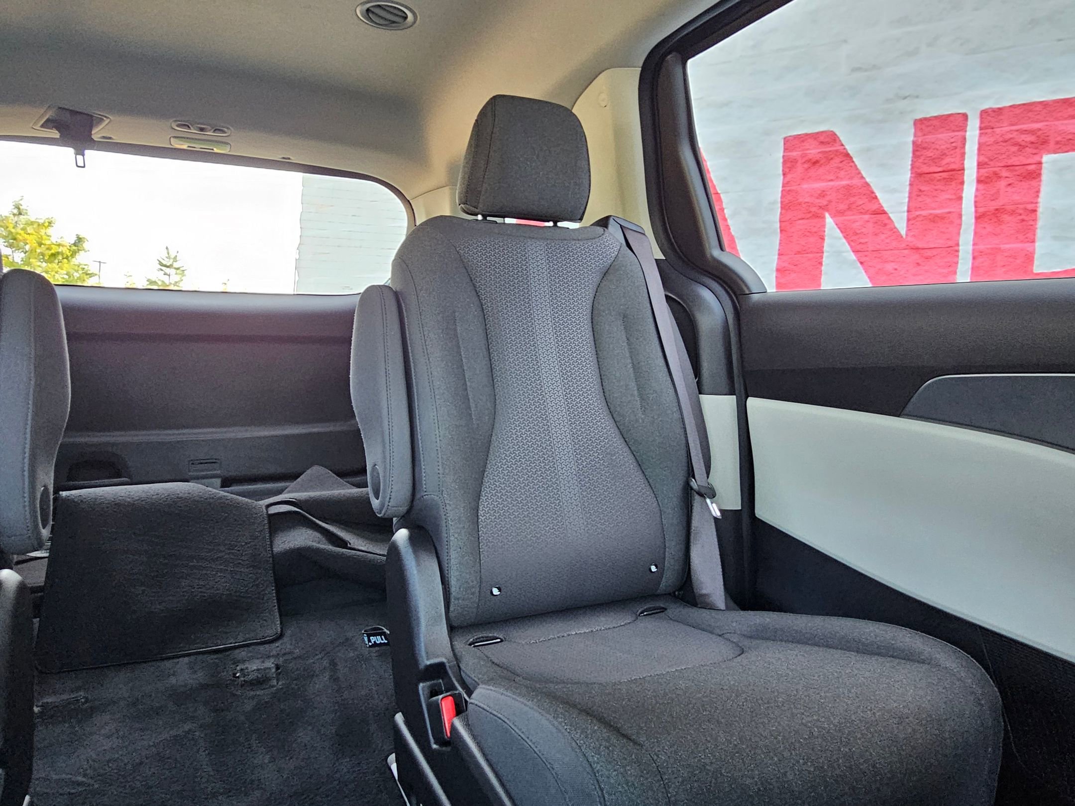 2023 Kia Carnival LX photo 22