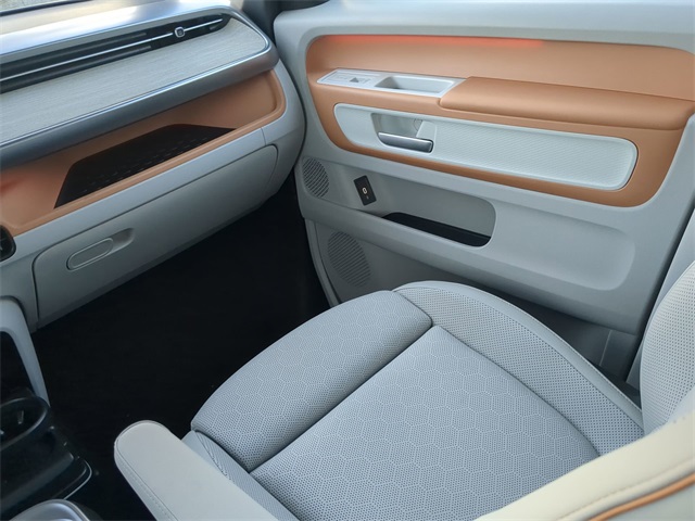 2025 Volkswagen ID. Buzz Pro Plus photo 16