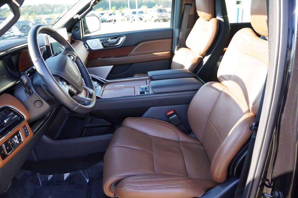 2024 Lincoln Navigator Reserve Luxury Monochromatic photo 16