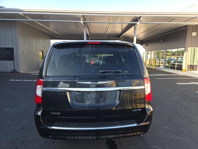2015 Chrysler Town & Country Limited photo 5