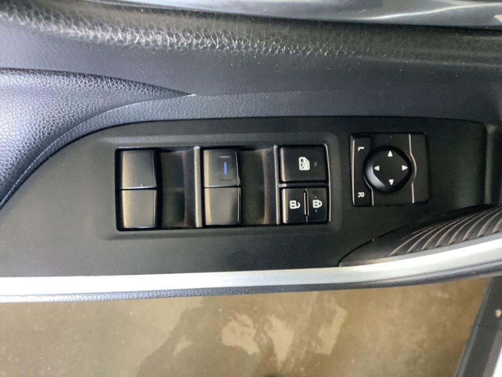 2020 Toyota RAV4 XLE photo 23