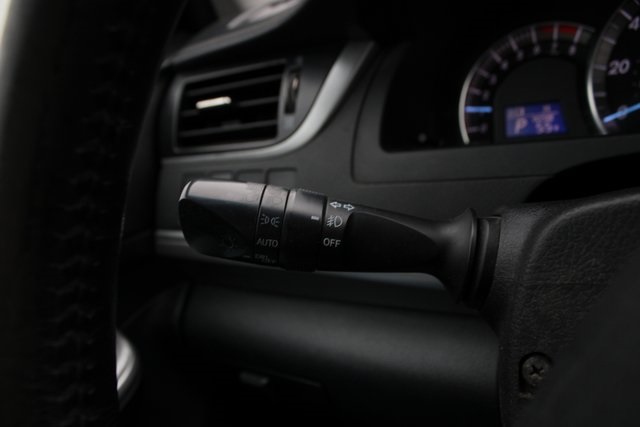 2014 Toyota Camry SE photo 4