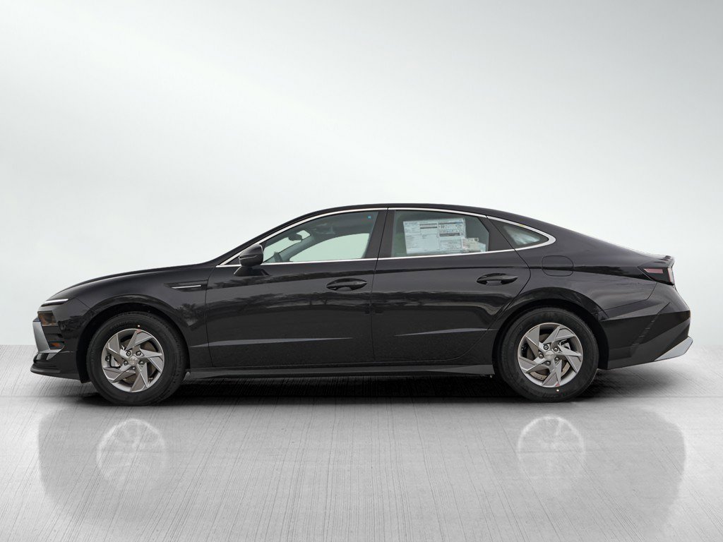 2025 Hyundai Sonata SE photo 3