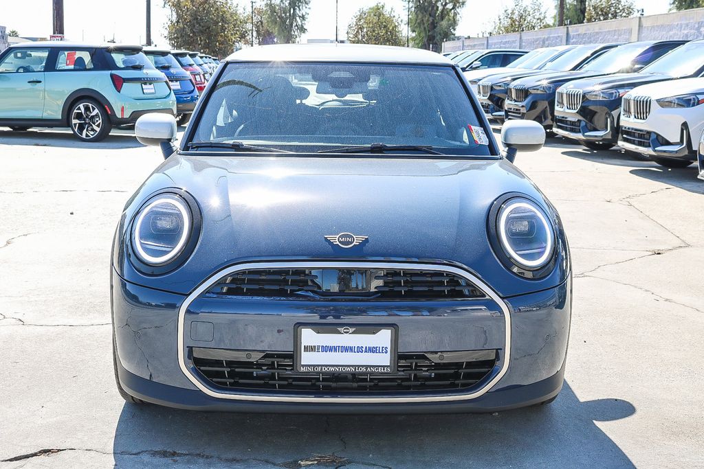 2025 Mini Cooper 2 Door Hardtop Signature photo 2