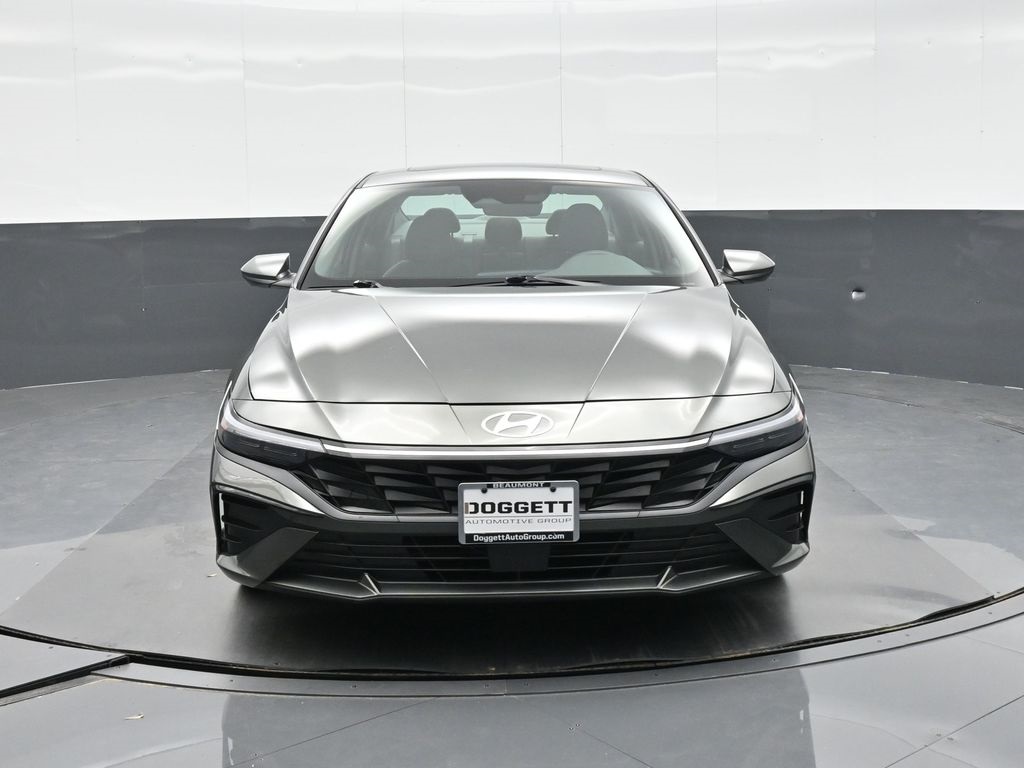 2025 Hyundai Elantra SEL Convenience photo 16