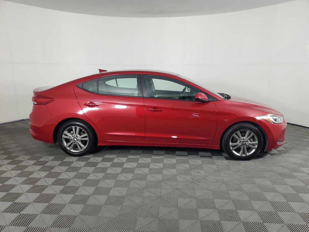 2018 Hyundai Elantra SEL photo 3
