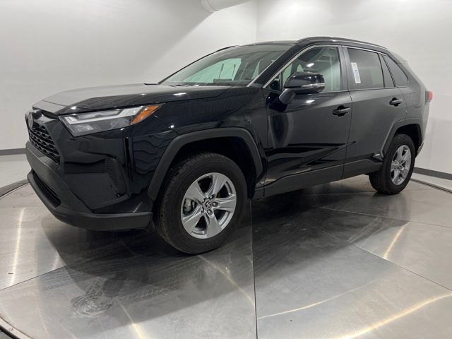 2025 Toyota RAV4 XLE's photo