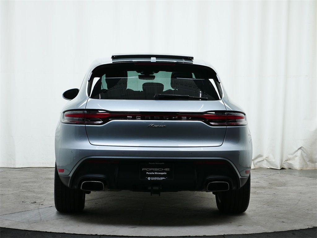 2025 Porsche Macan T photo 5