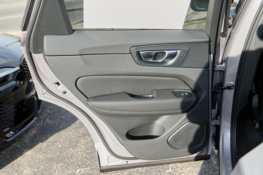 2026 VOLVO XC60 - Image 16