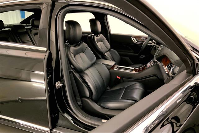 2017 Lincoln Continental Premiere photo 6
