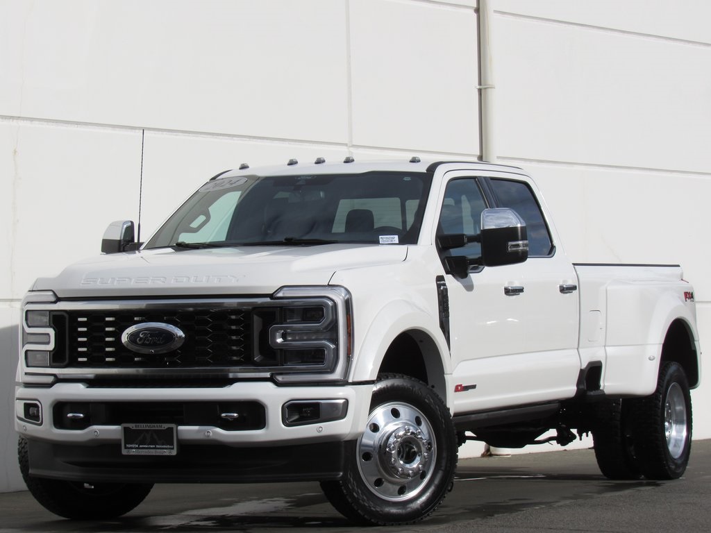 2024 Ford F-450 Super Duty Platinum's photo