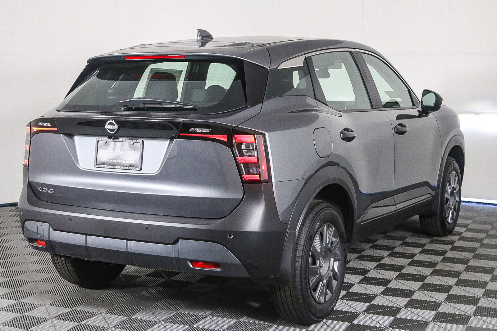 2025 Nissan Kicks S photo 7
