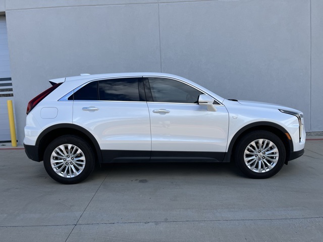 2024 Cadillac XT4 Luxury photo 3