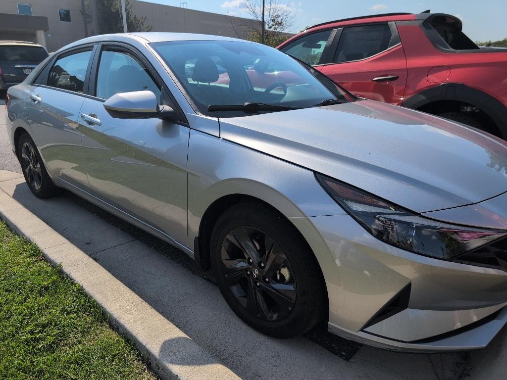2023 Hyundai Elantra SEL photo 4