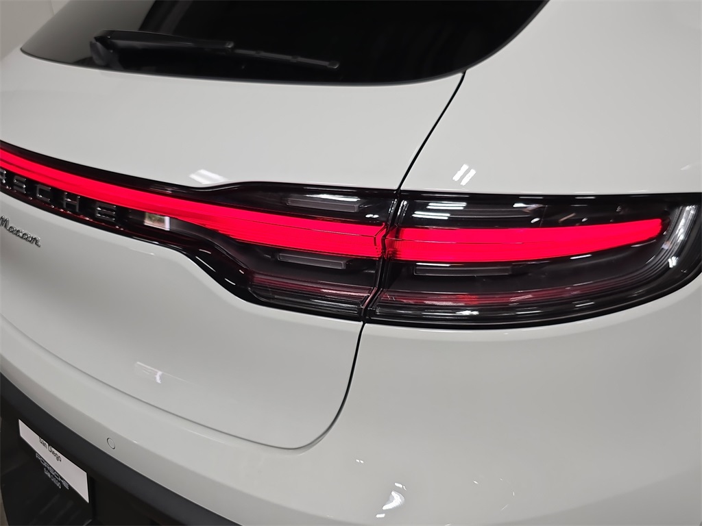 2026 Porsche Macan T photo 28