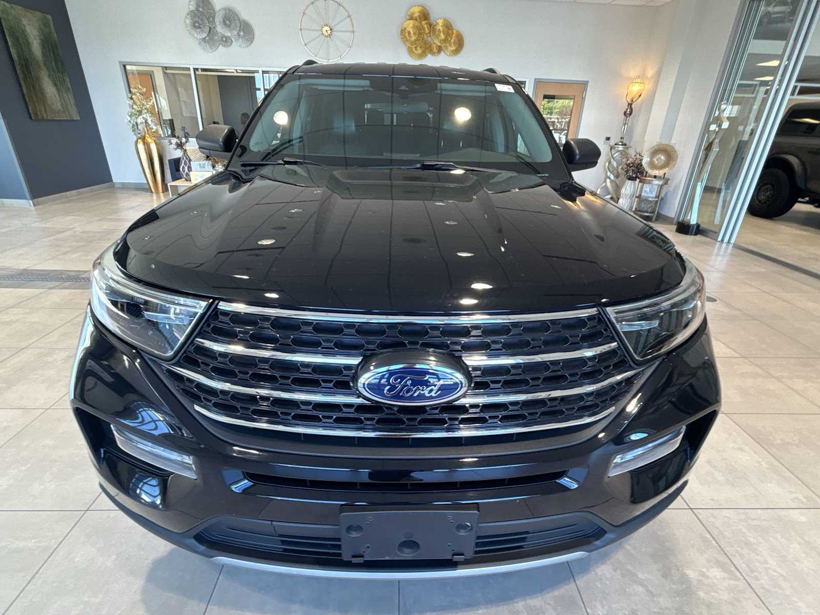2023 Ford Explorer XLT photo 6