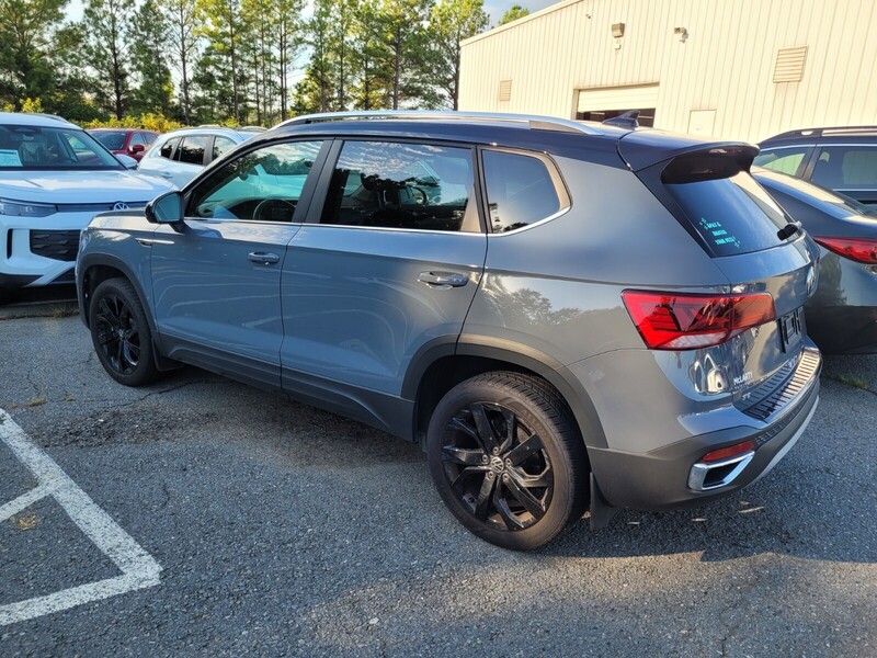 2024 Volkswagen Taos SE photo 4