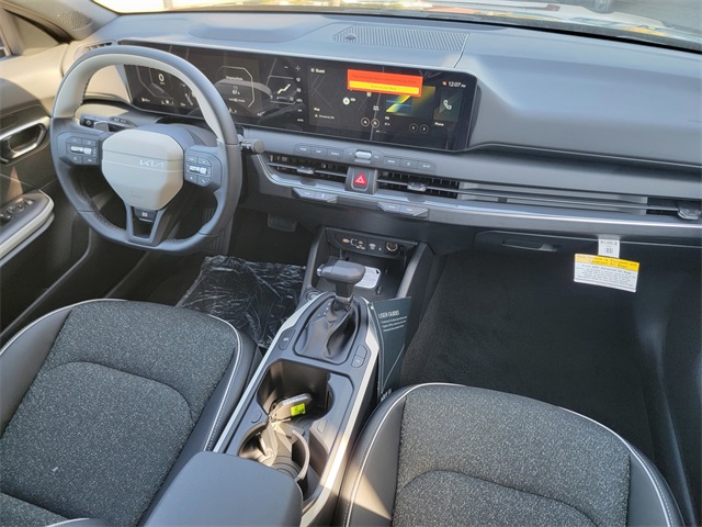 2025 Kia K4 GT-Line photo 28
