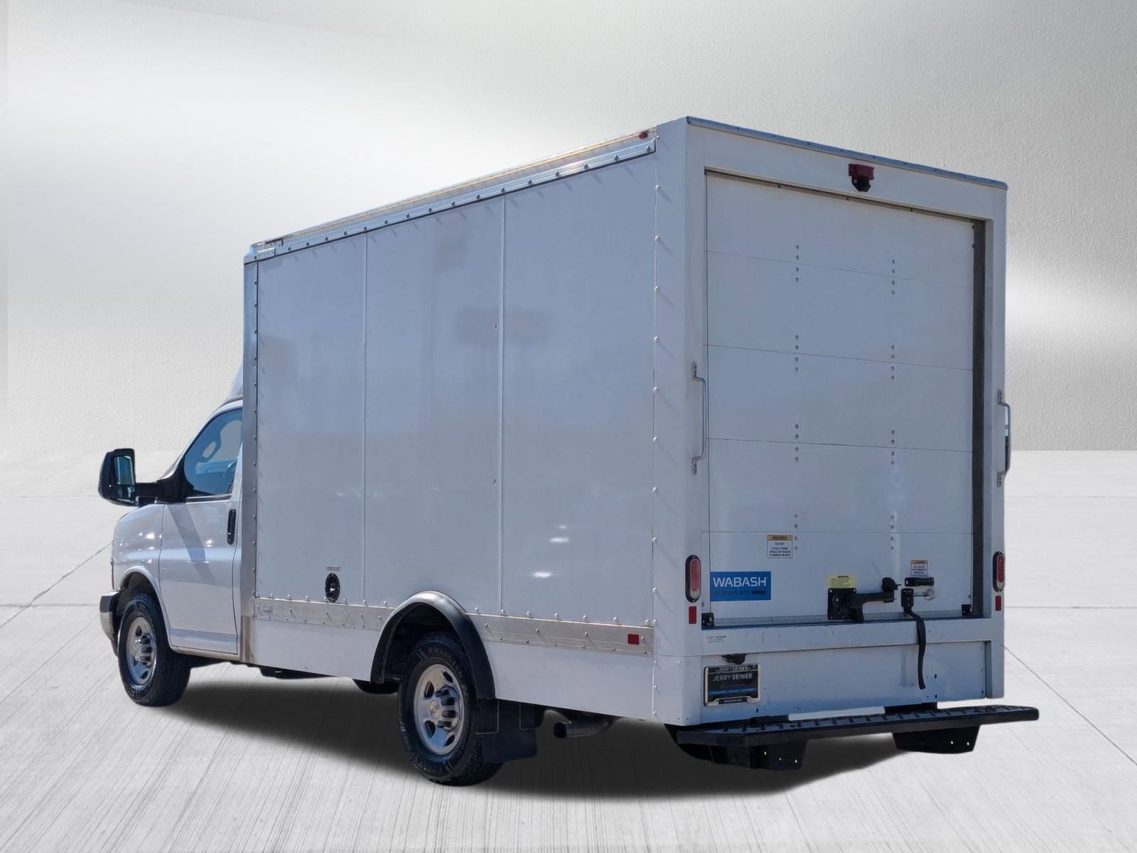 2023 Chevrolet Express Cutaway 3500 photo 3