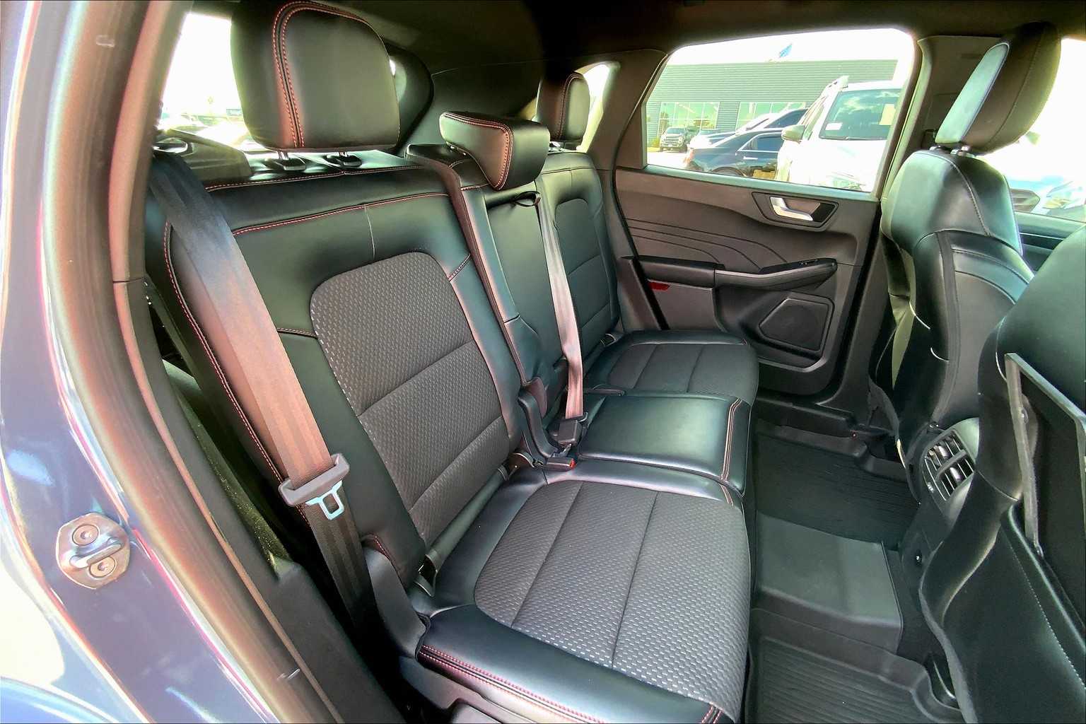 2024 Ford Escape ST-Line photo 16