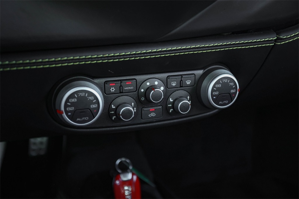 2016 Ferrari 488 GTB photo 29